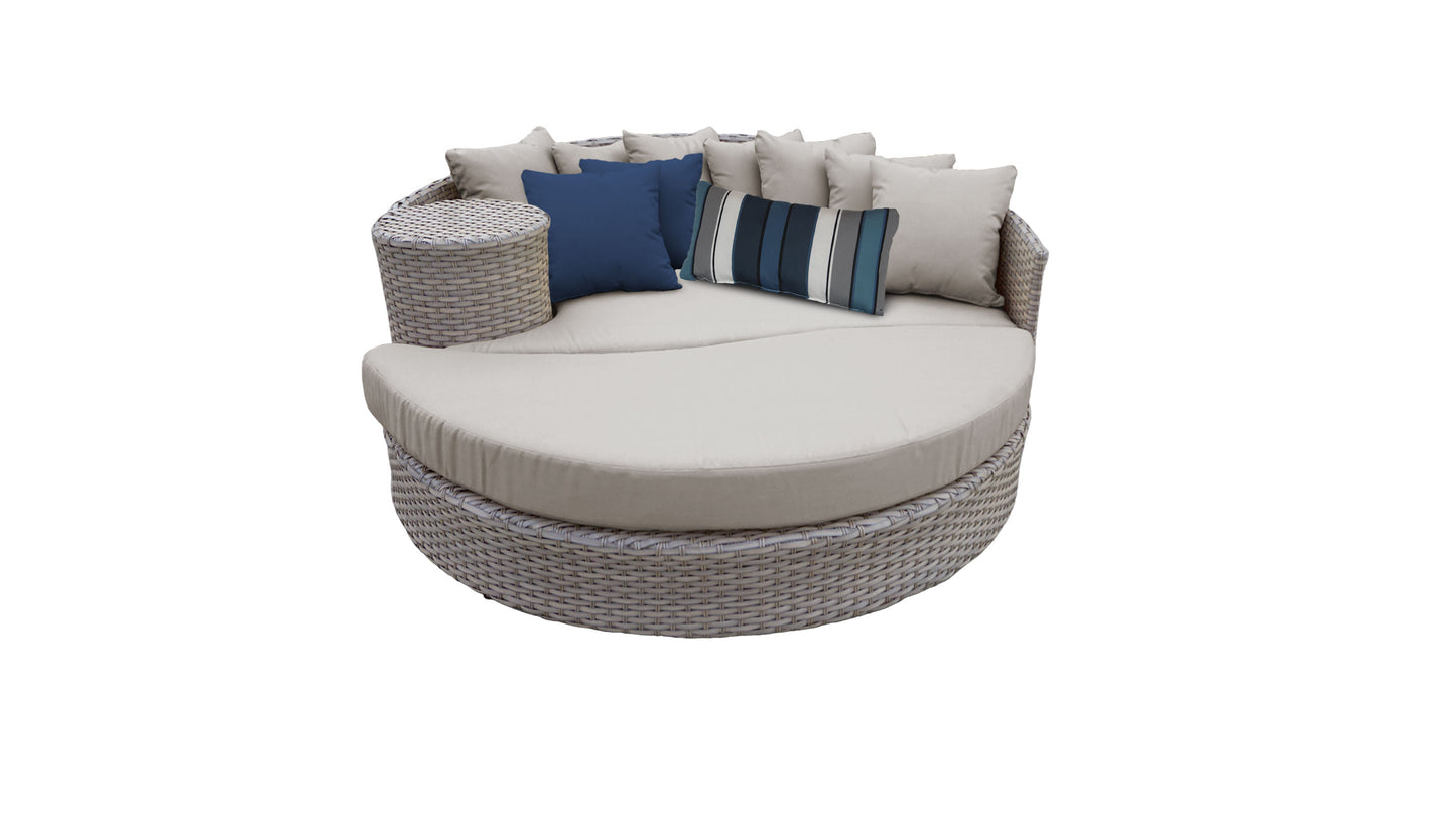Oasis Wicker Daybed, Round Outdoor Sofa