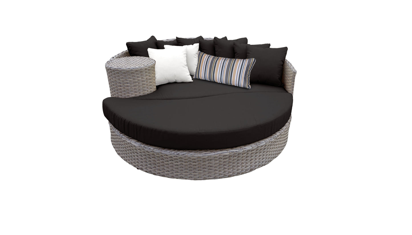 Oasis Wicker Daybed, Round Outdoor Sofa