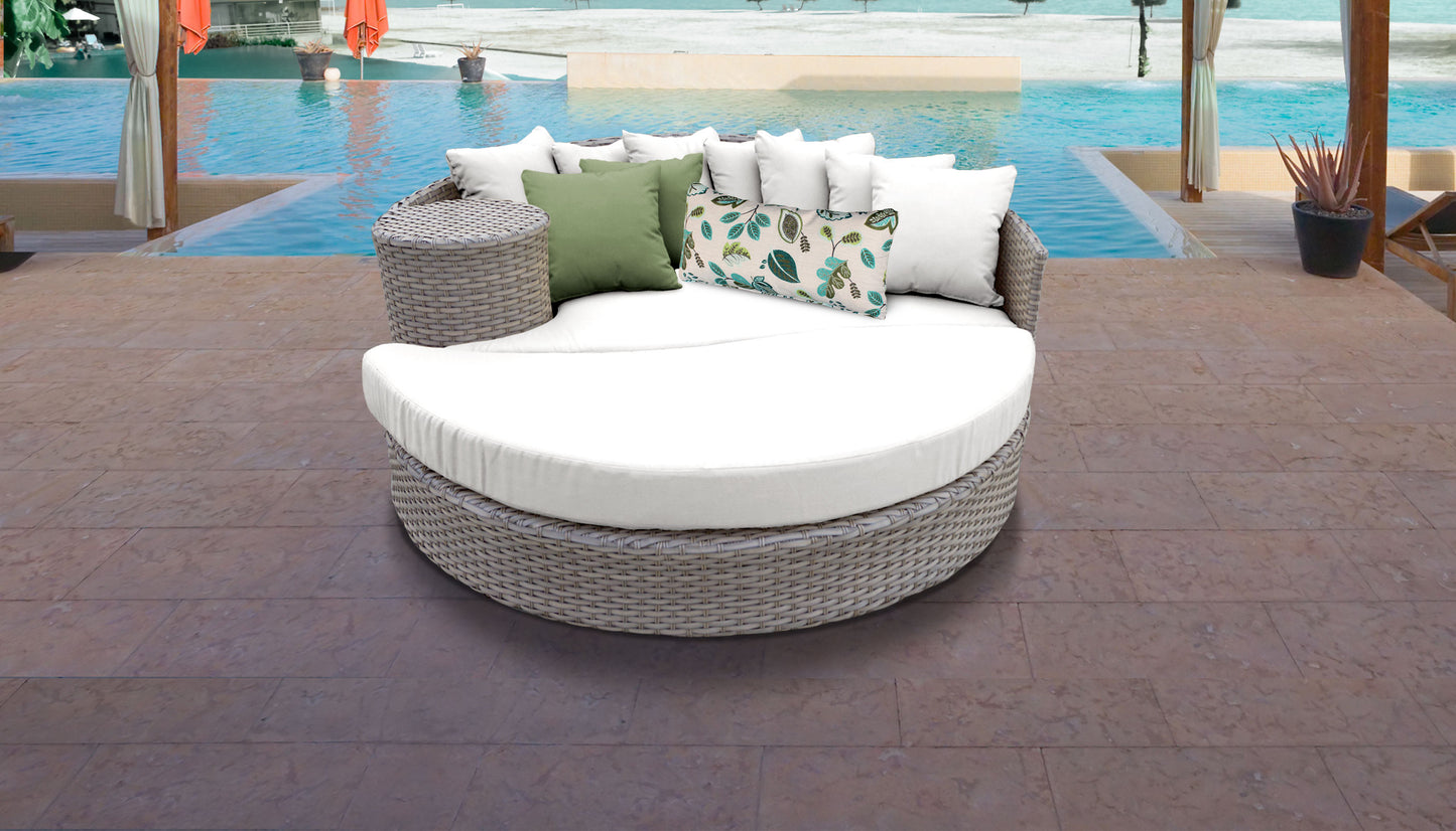 Oasis Wicker Daybed, Round Outdoor Sofa
