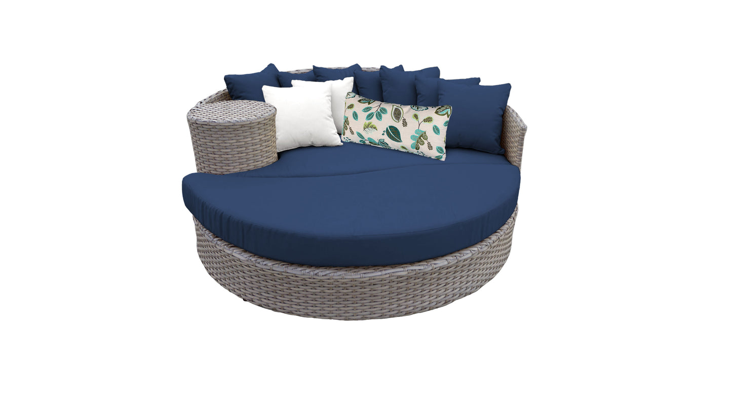 Oasis Wicker Daybed, Round Outdoor Sofa