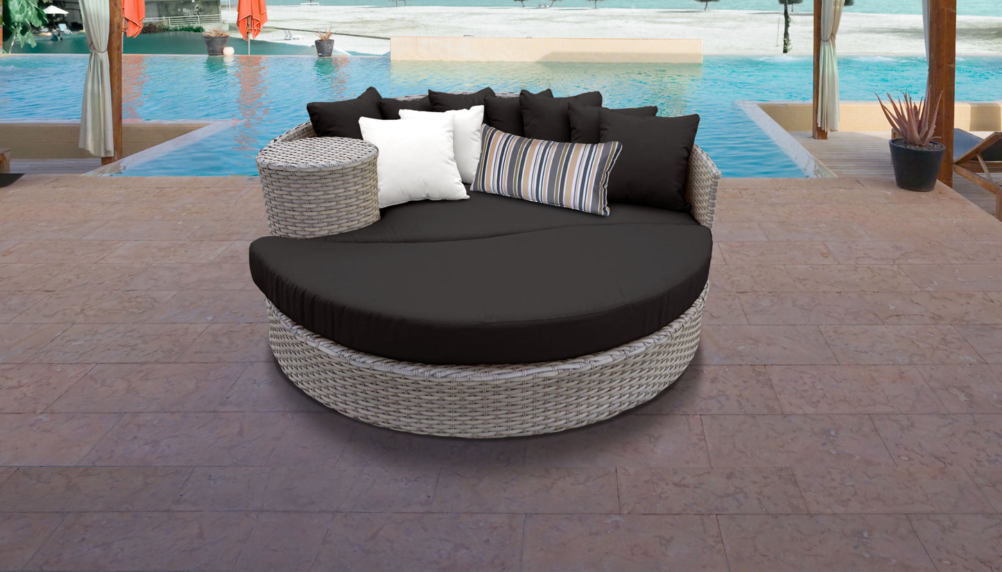 Oasis Wicker Daybed, Round Outdoor Sofa