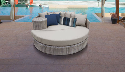 Oasis Wicker Daybed, Round Outdoor Sofa