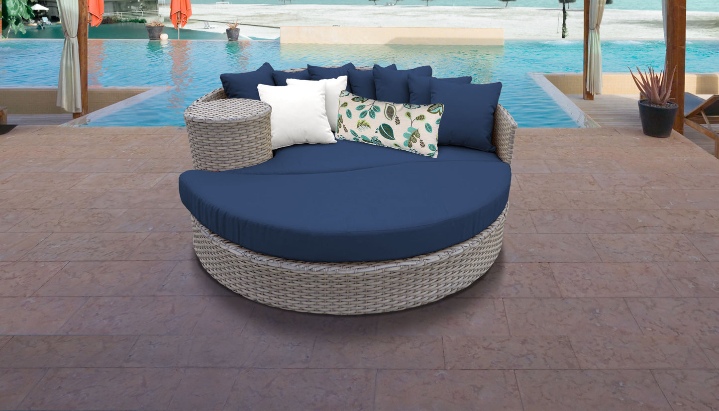 Oasis Wicker Daybed, Round Outdoor Sofa