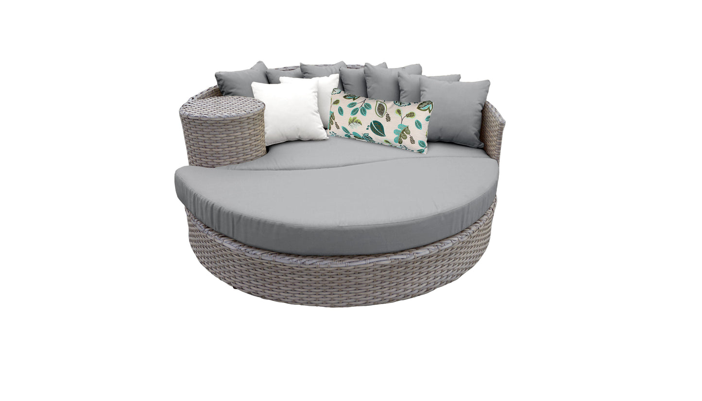 Oasis Wicker Daybed, Round Outdoor Sofa